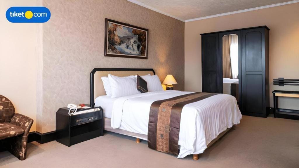 Hotel Regent's Park 3*